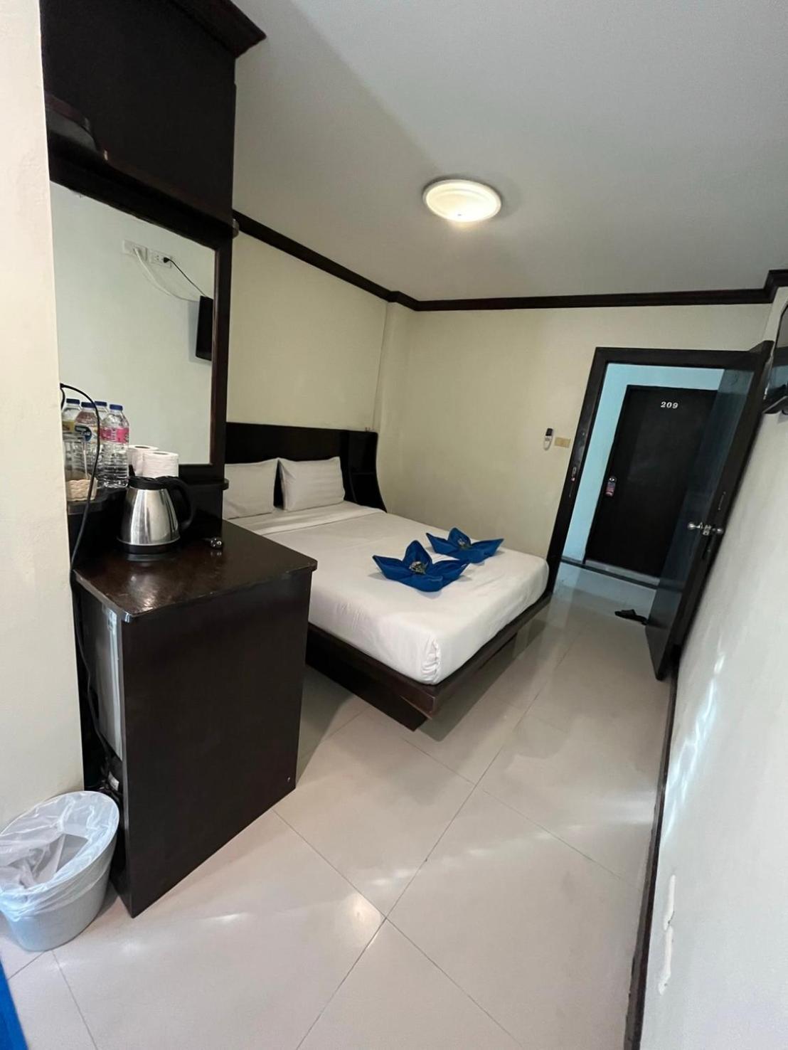 Blueskyhouse Patong Hotel Exterior foto